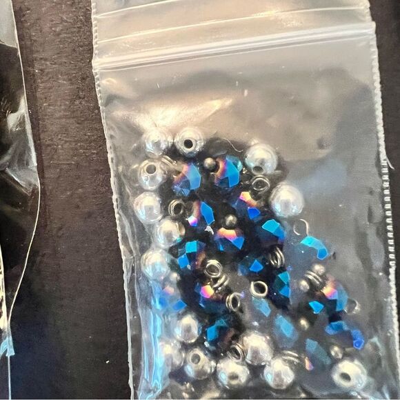 Over 10 Bundles of Assorted Jewelry Making Supplies - Picture 4 of 12